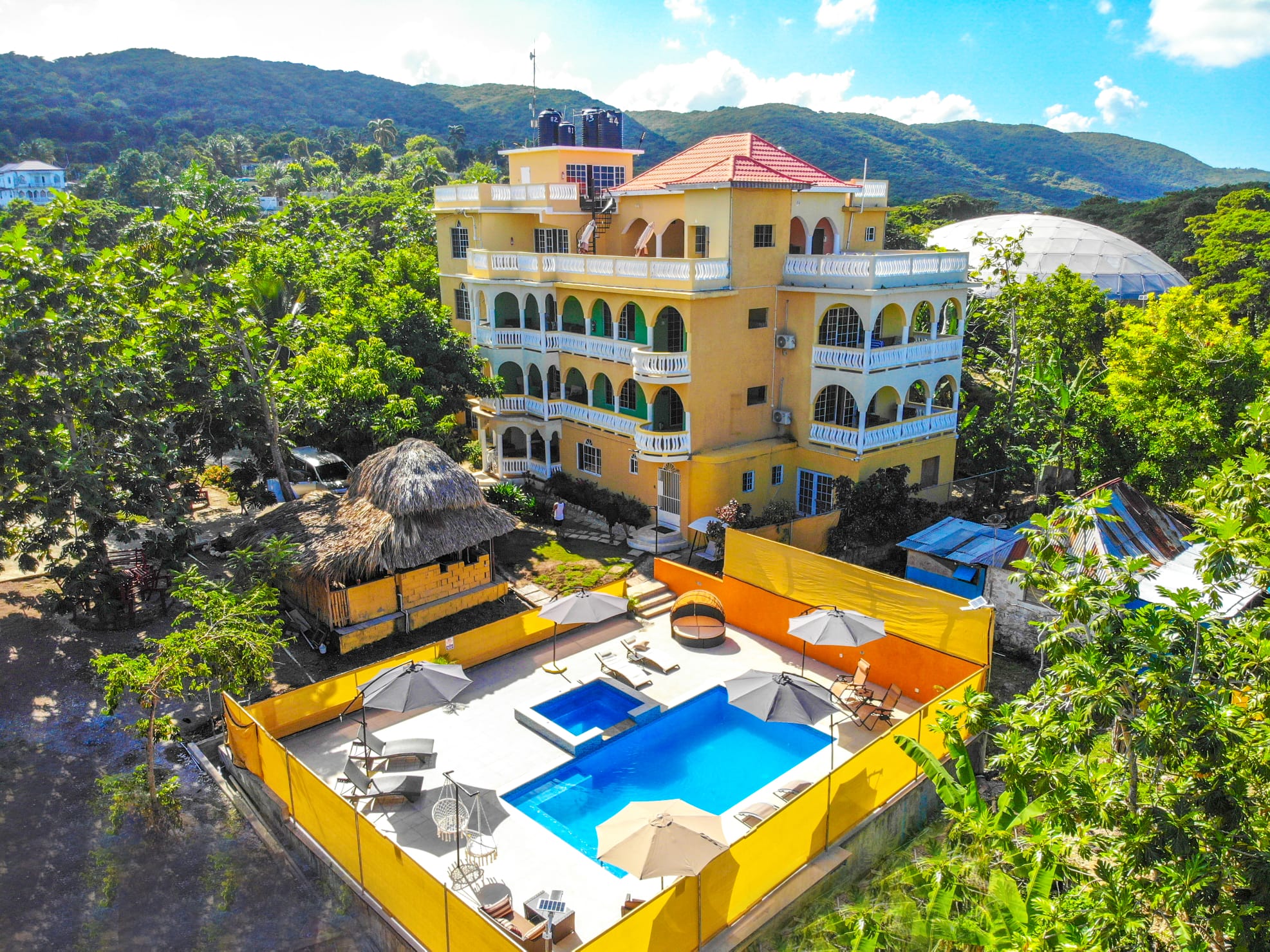 Takuma Hotel